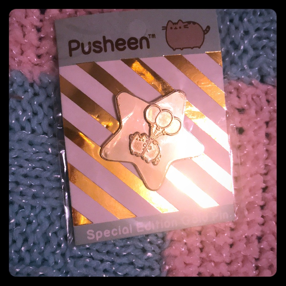 PUSHEEN SPECIAL EDITION GOLD PIN